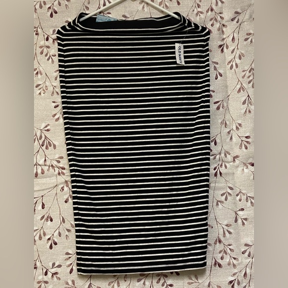 Old Navy - Women’s Pencil Skirt (NWT) - Picture 3 of 7